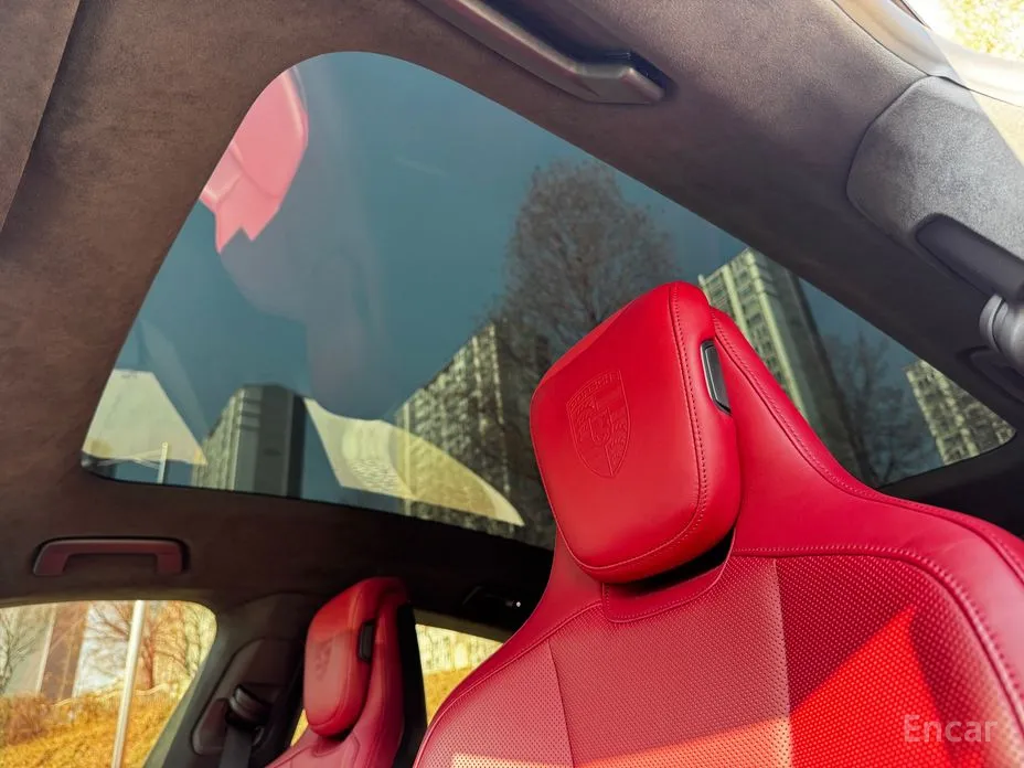 Фото 9 - Porsche Taycan