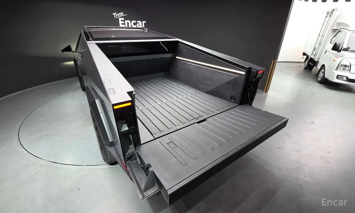 Фото 18 - Tesla Cybertruck