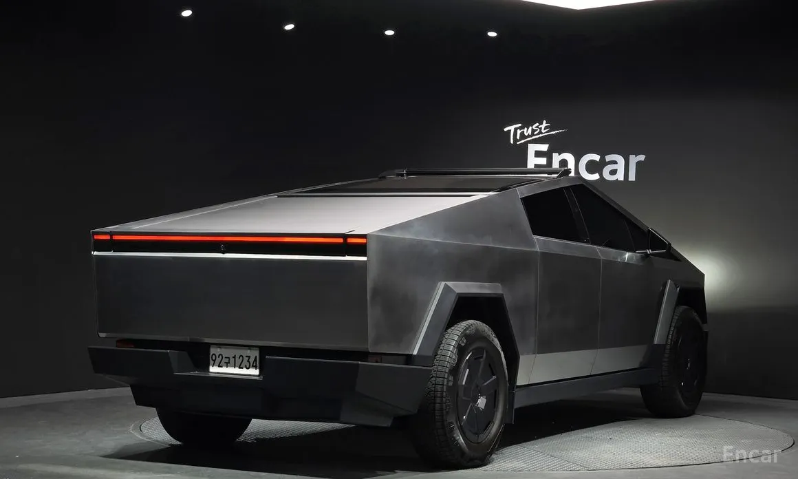 Фото 2 - Tesla Cybertruck