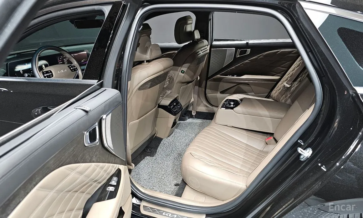 Photo 11 - Kia K8