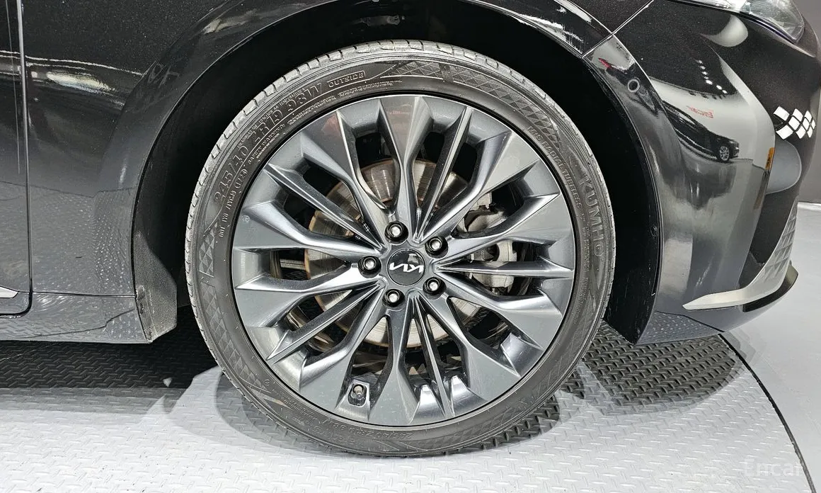 Photo 5 - Kia K8