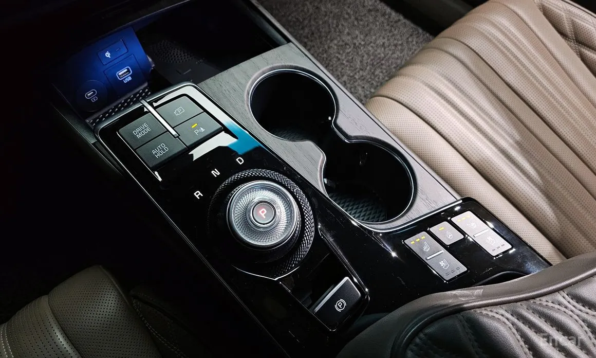 Photo 9 - Kia K8