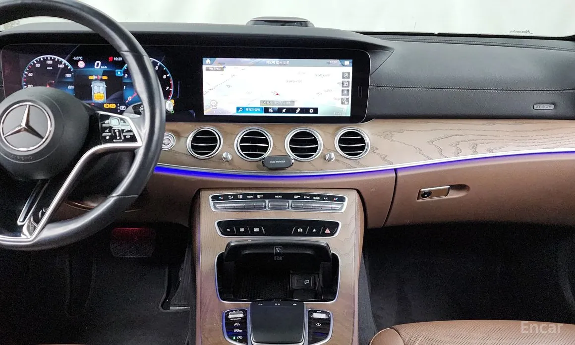 Фото 14 - Mercedes-Benz E-Class