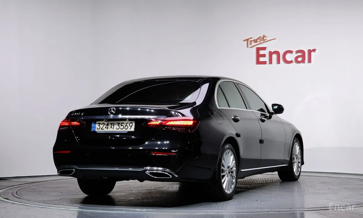 Фото 2 - Mercedes-Benz E-Class