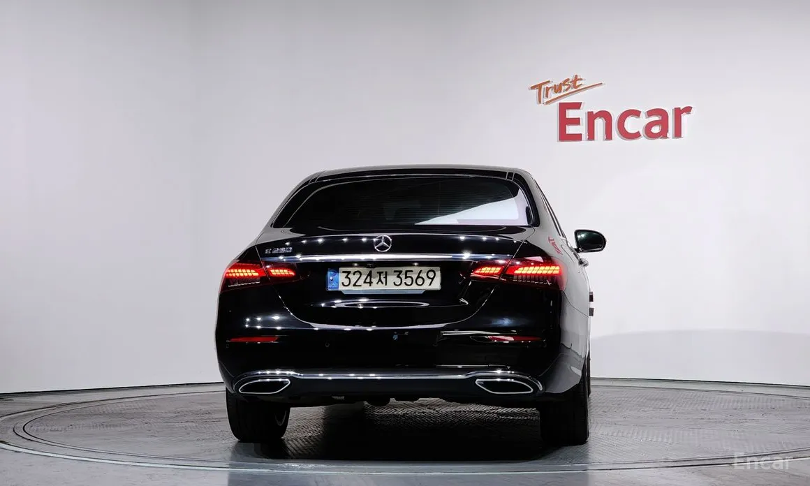 Фото 4 - Mercedes-Benz E-Class