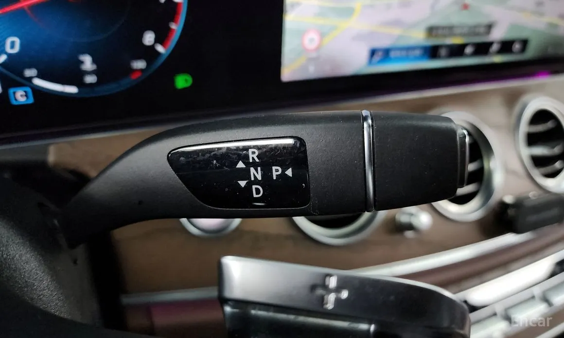 Фото 9 - Mercedes-Benz E-Class