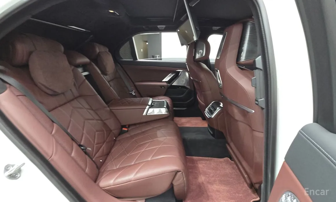 Фото 12 - BMW i7