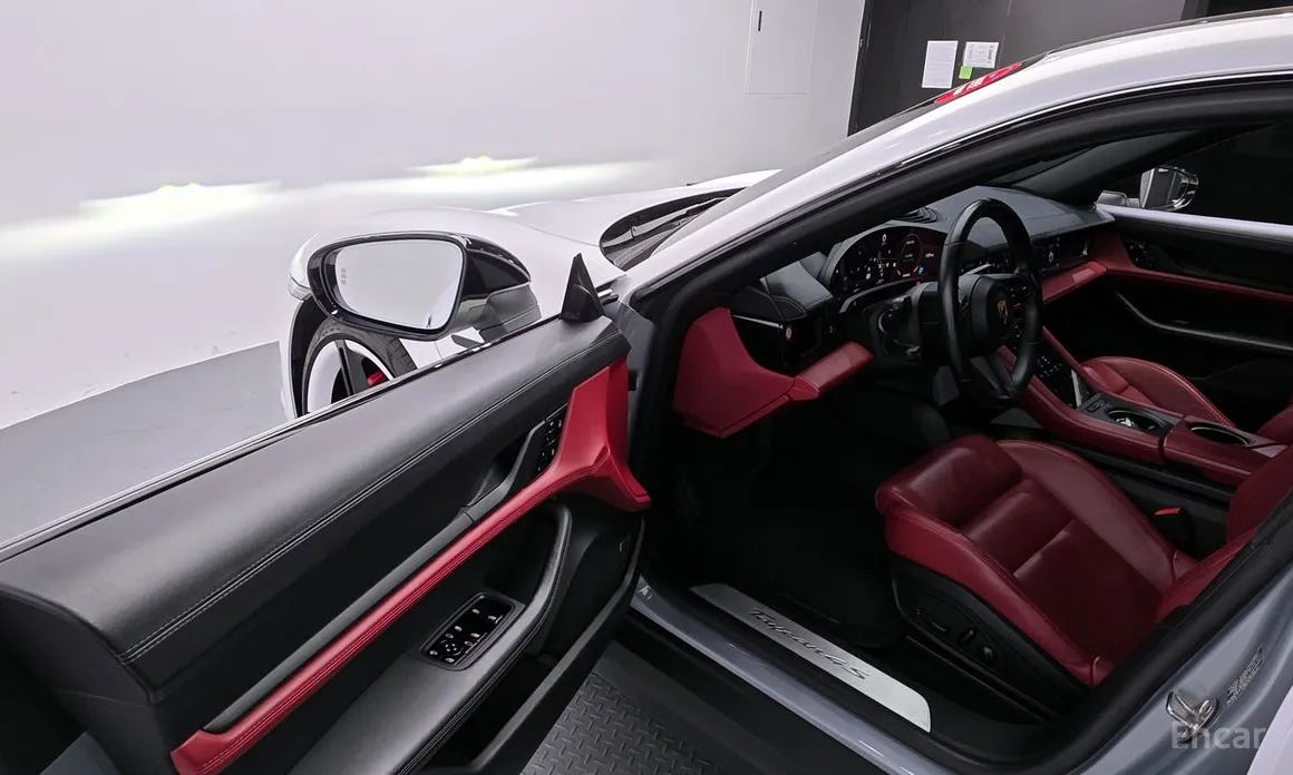 Фото 11 - Porsche Taycan