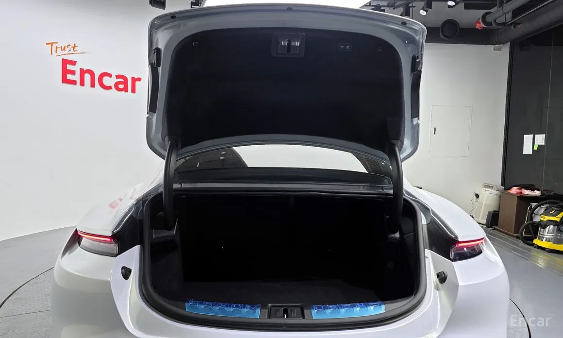 Фото 19 - Porsche Taycan