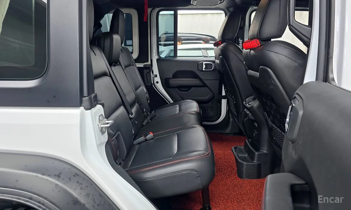 Фото 12 - Jeep Wrangler