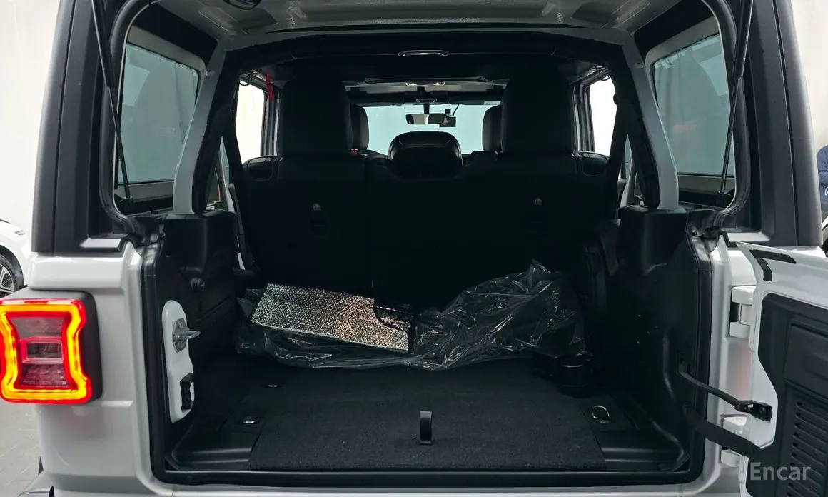 Фото 20 - Jeep Wrangler