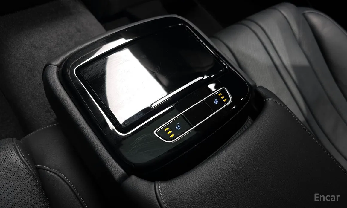 Фото 19 - Genesis G80