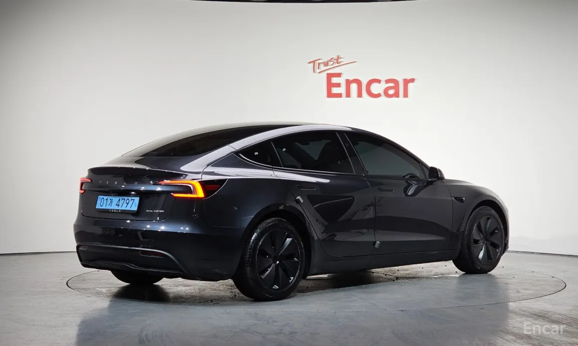 Фото 2 - Tesla Model 3