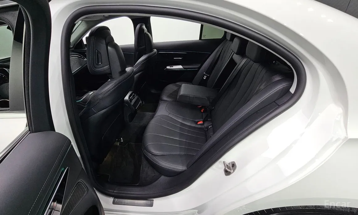 Фото 11 - Mercedes-Benz E-Class