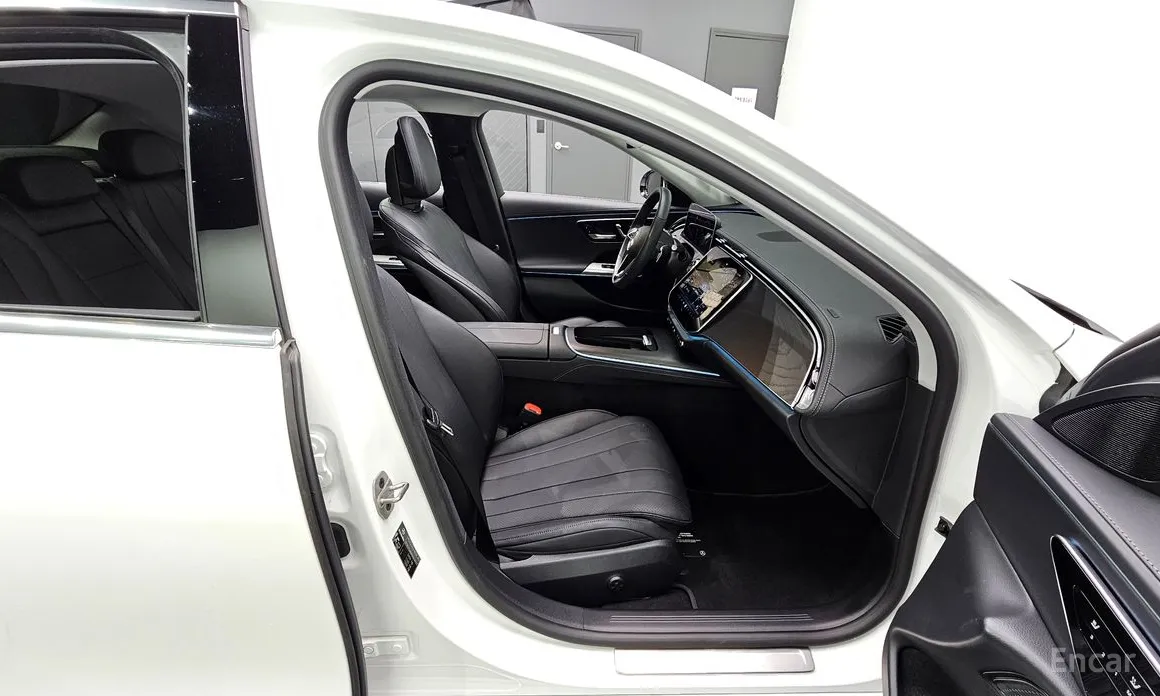 Фото 12 - Mercedes-Benz E-Class