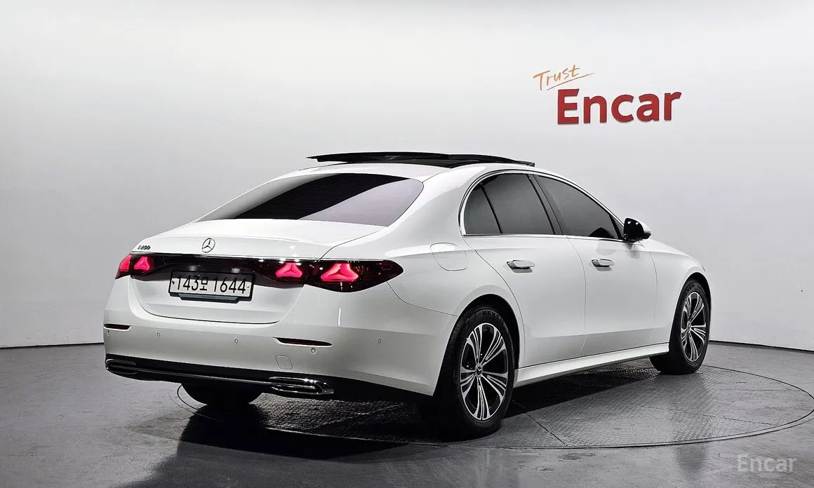 Фото 2 - Mercedes-Benz E-Class