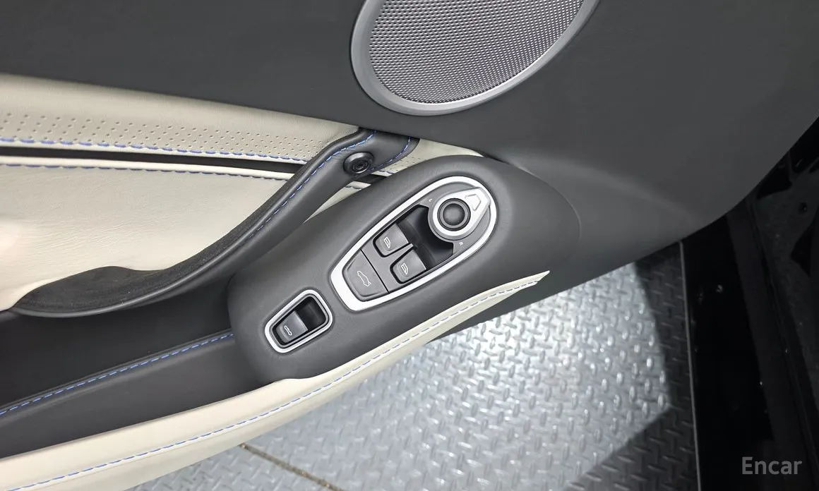 Фото 17 - Aston Martin Vantage