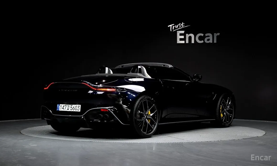 Фото 2 - Aston Martin Vantage