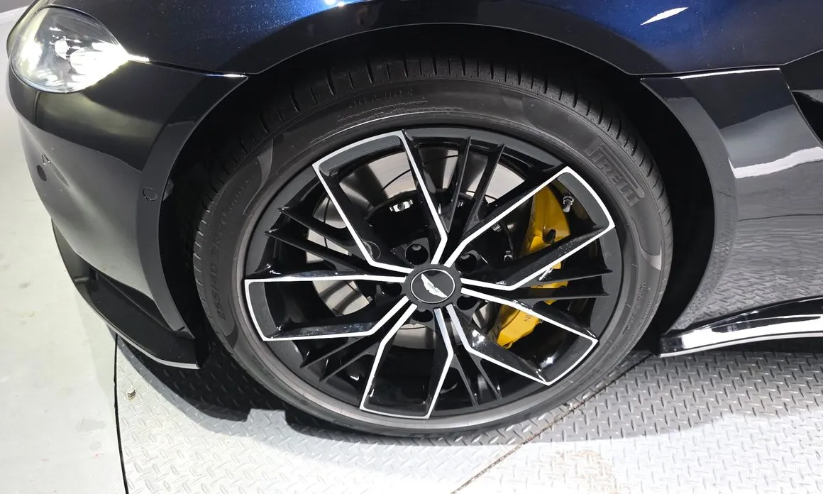 Фото 5 - Aston Martin Vantage