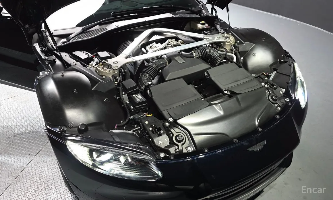 Фото 6 - Aston Martin Vantage