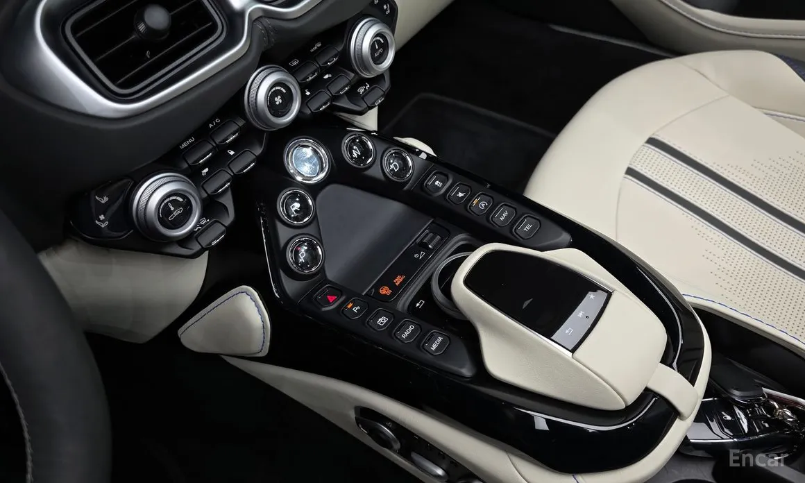 Фото 9 - Aston Martin Vantage