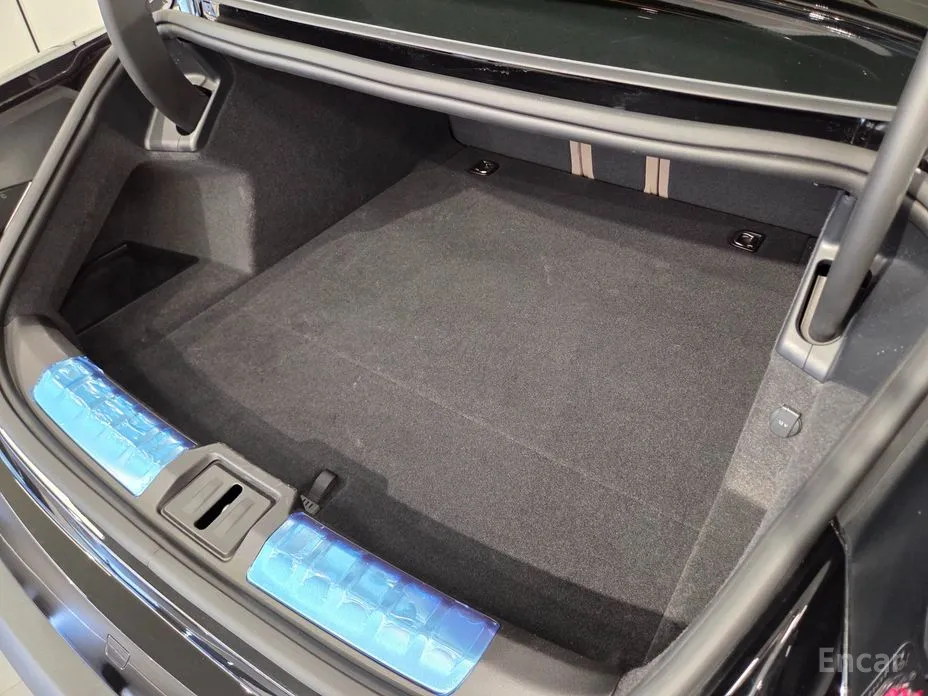 Фото 12 - Porsche Taycan