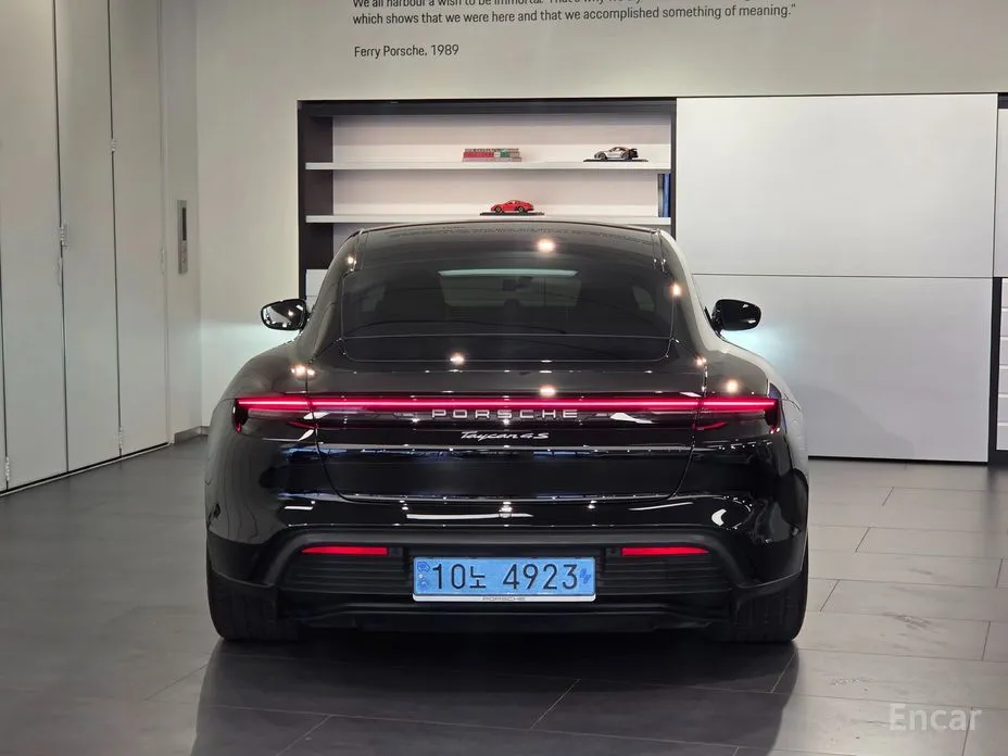 Фото 4 - Porsche Taycan