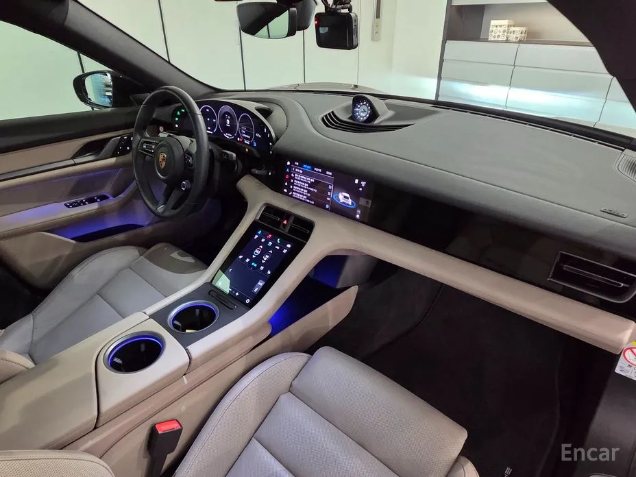 Фото 9 - Porsche Taycan