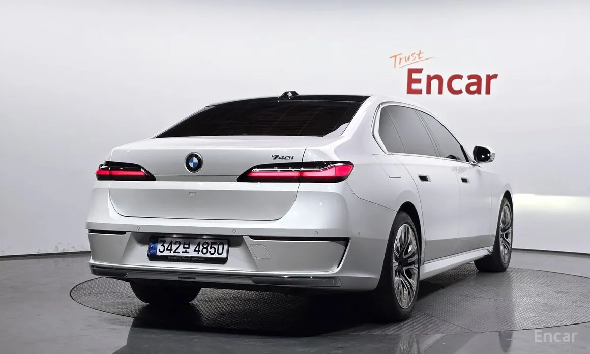 Фото 2 - BMW 7 Series