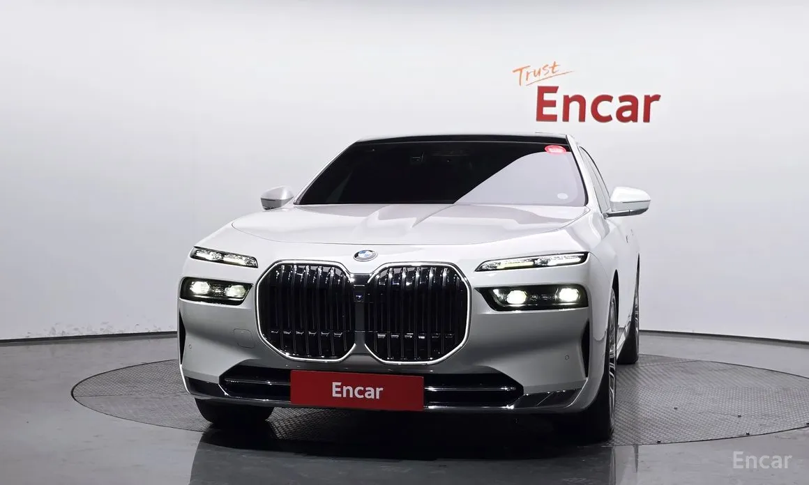 Фото 3 - BMW 7 Series