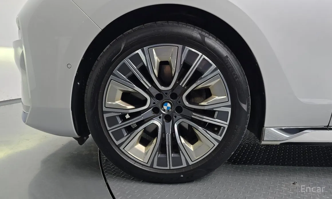 Фото 5 - BMW 7 Series