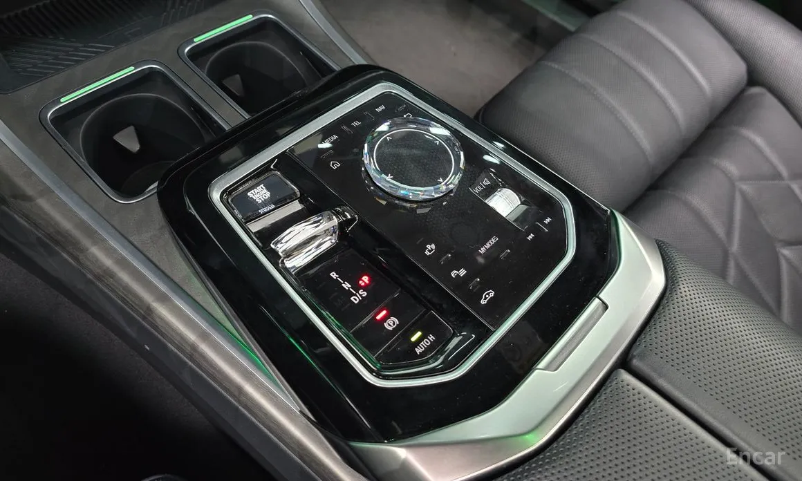 Фото 9 - BMW 7 Series