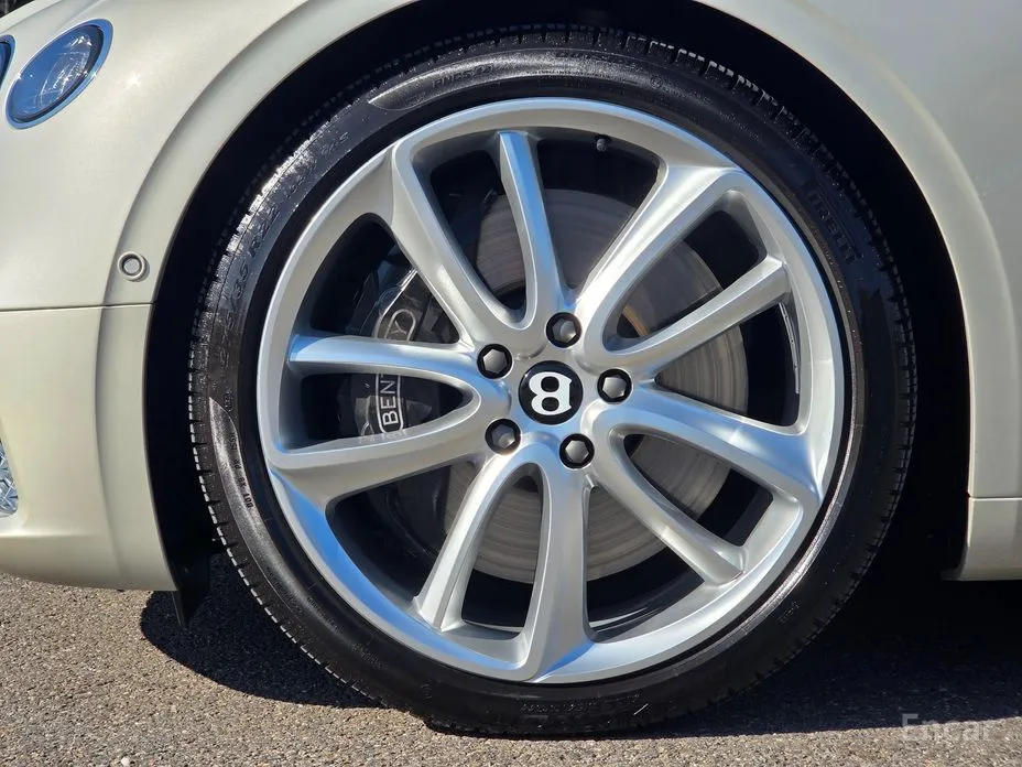 Фото 5 - Bentley Continental GT