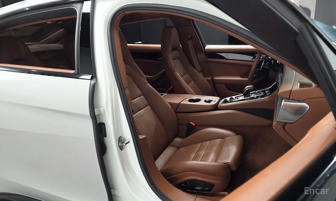 Фото 10 - Porsche Panamera