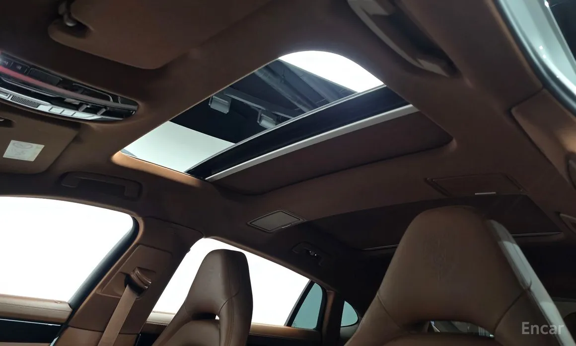 Фото 17 - Porsche Panamera