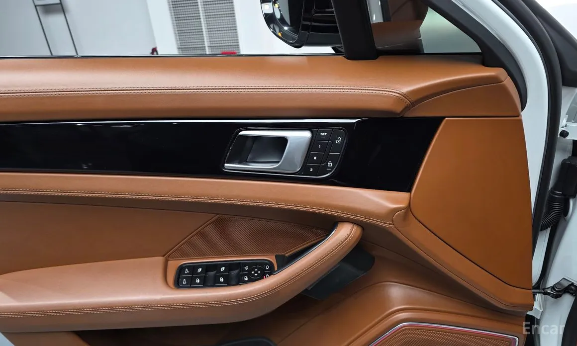 Фото 18 - Porsche Panamera