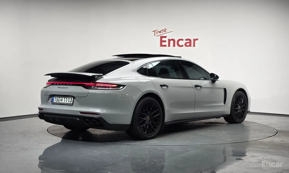 Фото 2 - Porsche Panamera
