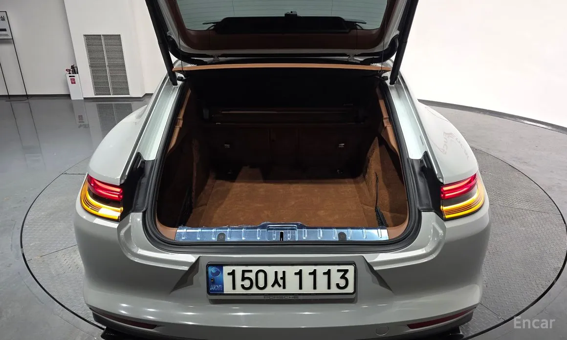 Фото 20 - Porsche Panamera