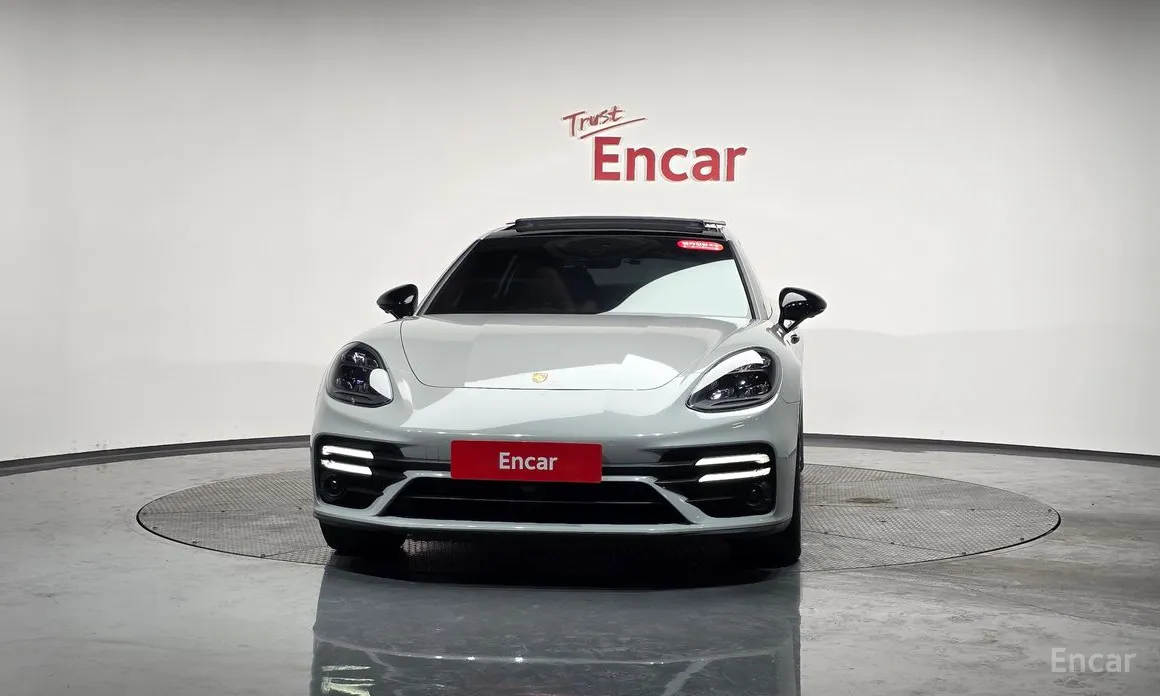 Фото 3 - Porsche Panamera