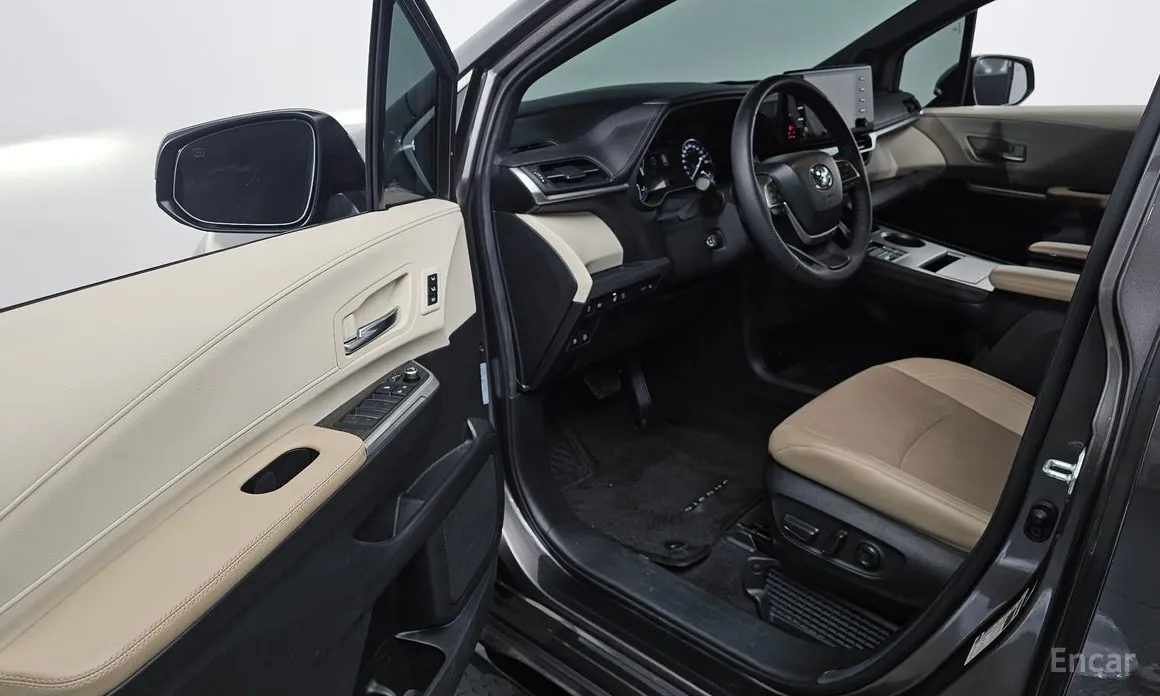 Фото 11 - Toyota Sienna