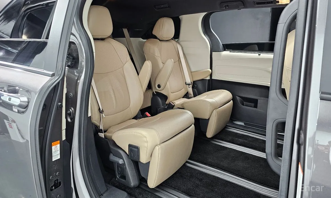 Фото 12 - Toyota Sienna