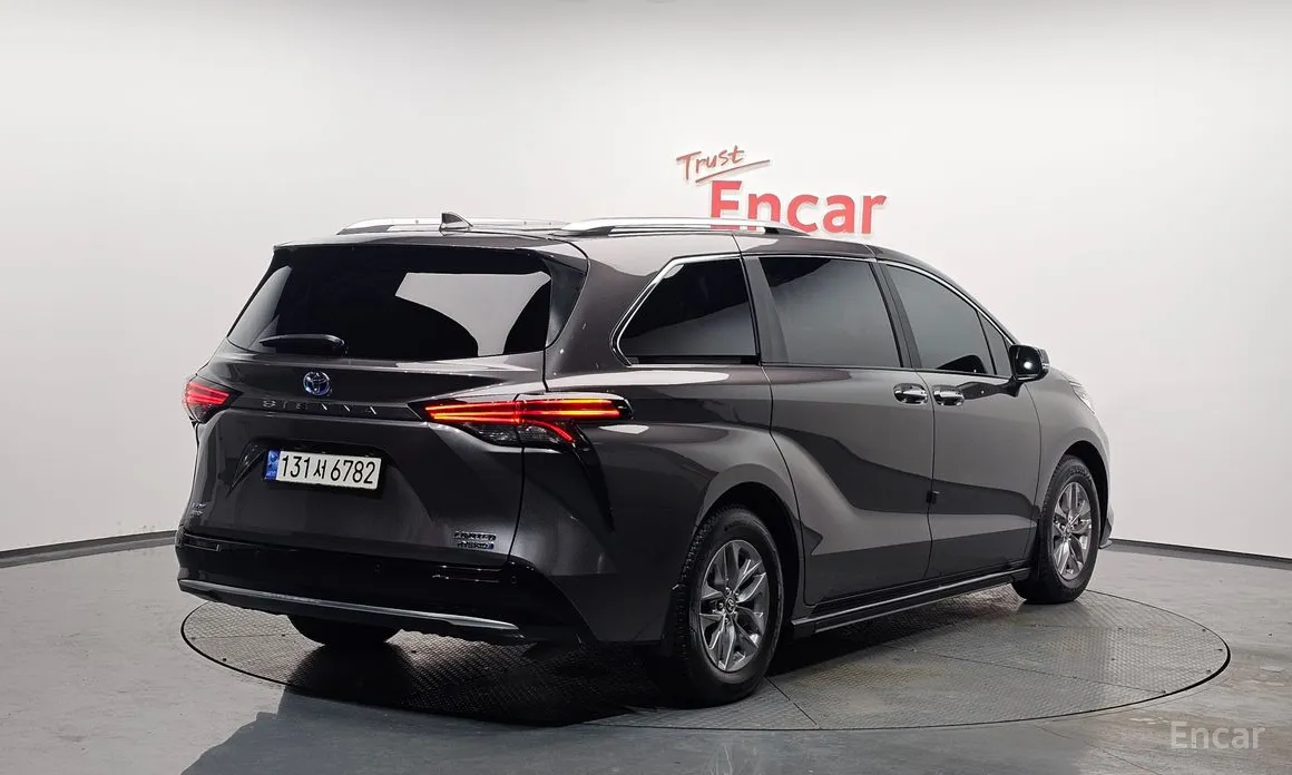 Фото 2 - Toyota Sienna