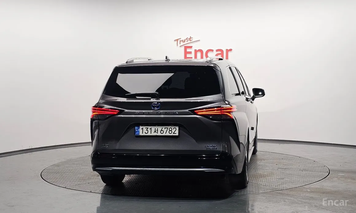 Фото 4 - Toyota Sienna