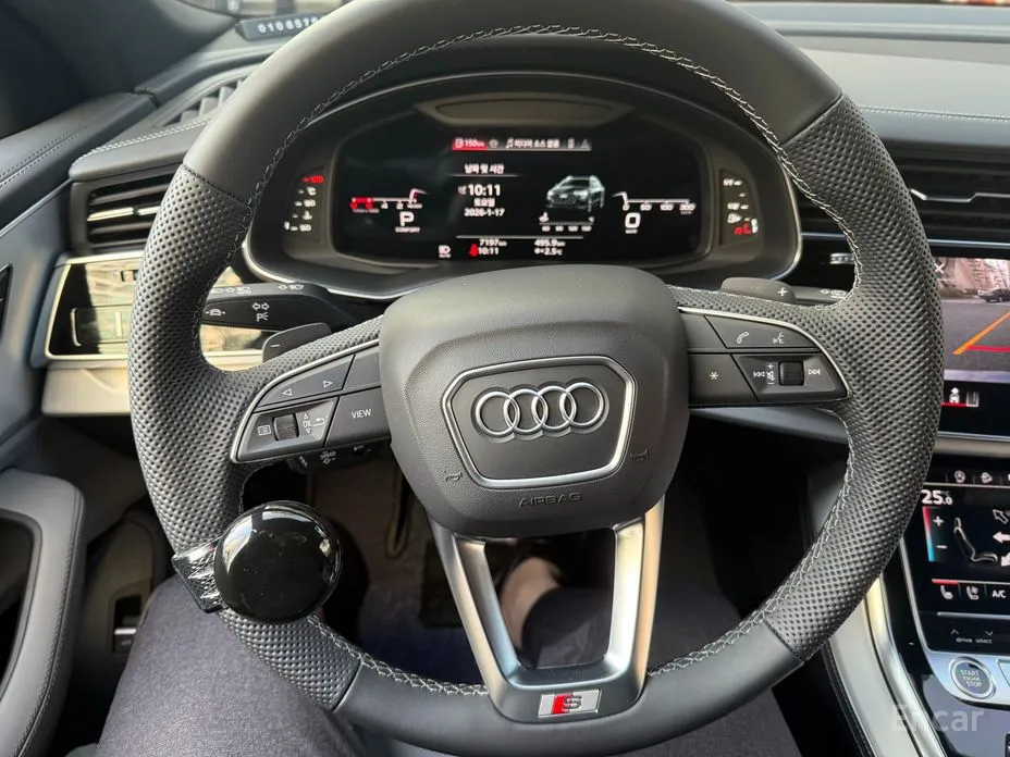 Фото 11 - Audi Q8