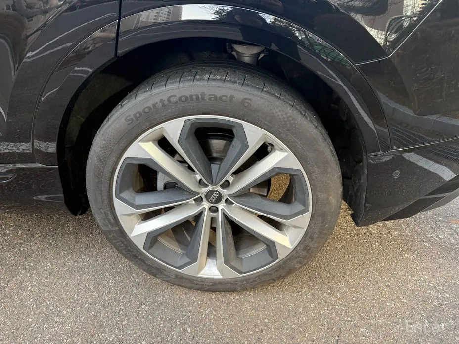 Фото 7 - Audi Q8