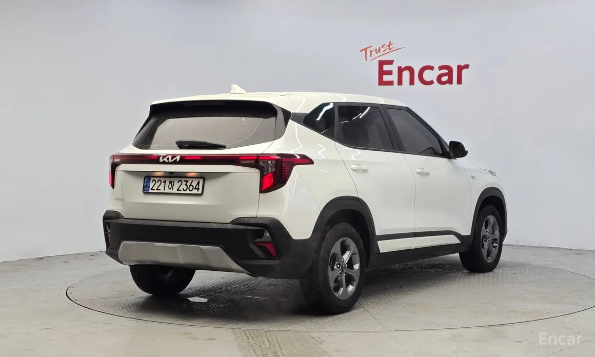 Фото 2 - Kia Seltos