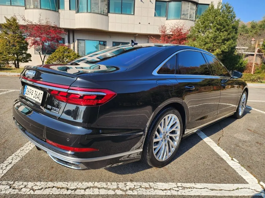 Фото 7 - Audi A8