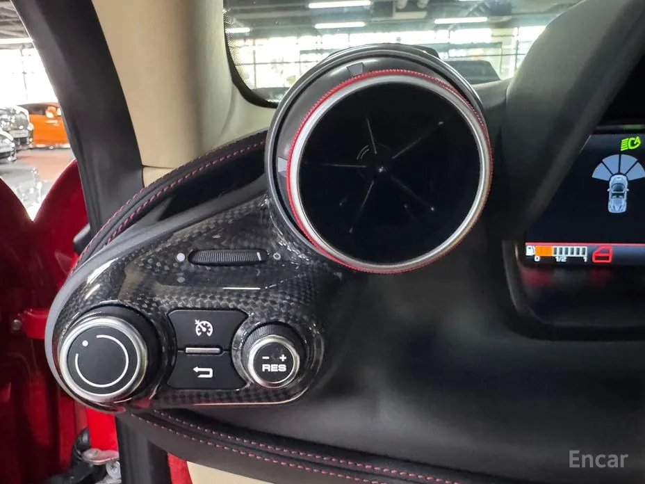 Фото 8 - Ferrari F8