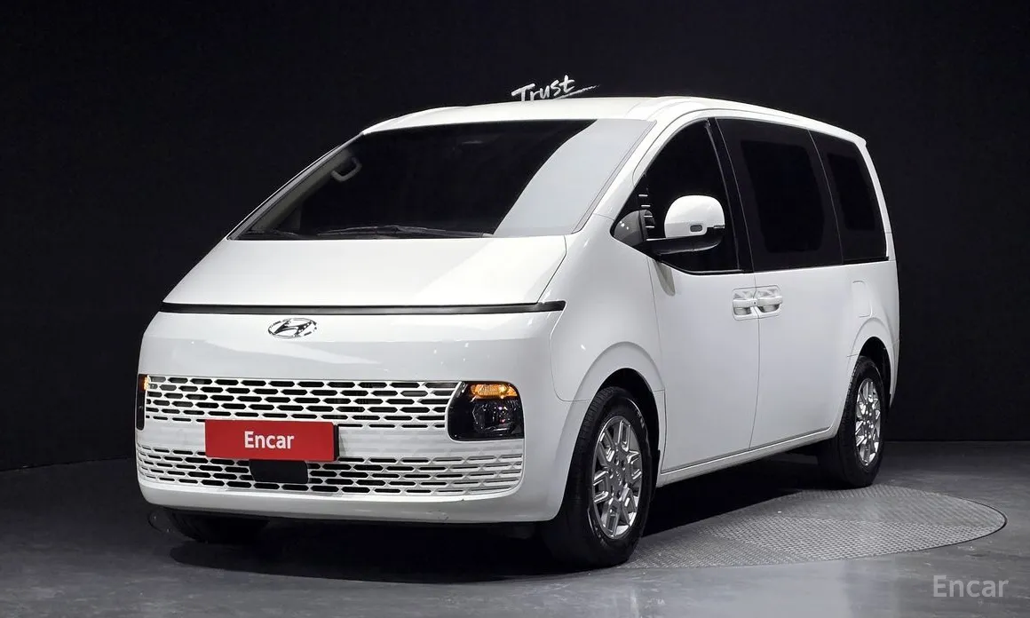 Фото 1 - Hyundai Staria