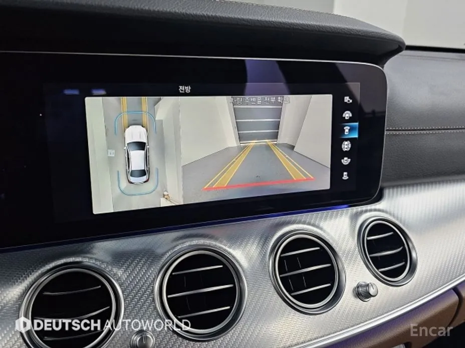 Фото 15 - Mercedes-Benz E-Class